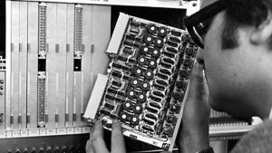 İlk geliştirilen PLC ailelerinden biri: SIMATIC S3. (1973)